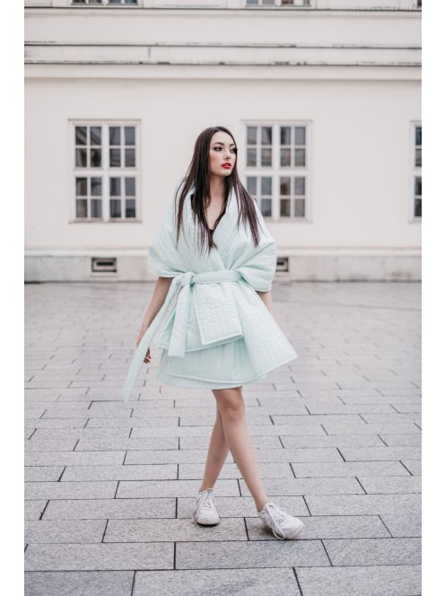 Sportosan elegáns, steppelt anyagú, menta színű miniszoknya. 