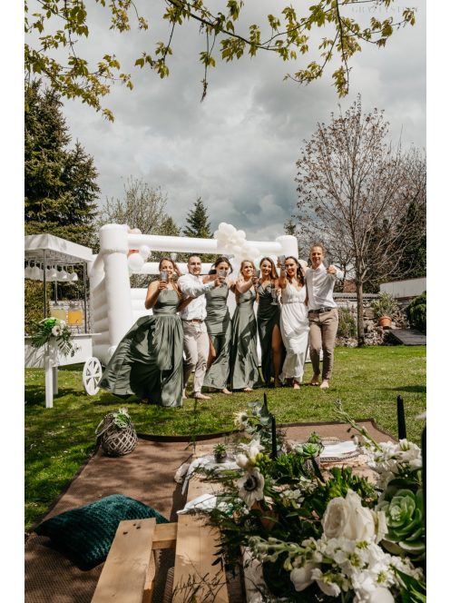 Elől-hátul zárt, ujjatlan maxi ruha – army