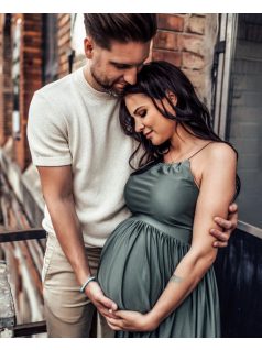 Elől-hátul zárt, ujjatlan maxi ruha – army