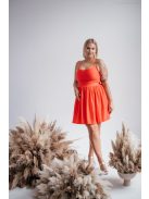 Piros mini ruha, hátán fűzős, keresztpántos megoldással. 