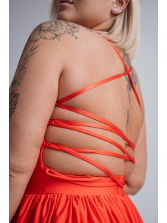 Piros mini ruha, hátán fűzős, keresztpántos megoldással. 