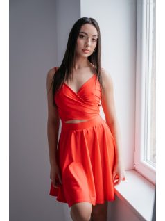 Piros színű mini ruha, elől keresztezett, hasán nyitott toppal. 