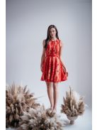Elegáns piros mini ruha csipke és szatén rátéttel.