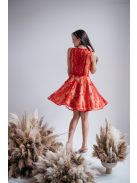 Elegáns piros mini ruha csipke és szatén rátéttel.