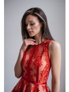 Elegáns piros mini ruha csipke és szatén rátéttel.