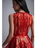 Elegáns piros mini ruha csipke és szatén rátéttel.