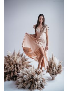 Anasztázia – pezsgő színű maxi ruha fodros ujjakkal