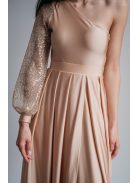 Nicola – pezsgő színű maxi ruha aszimmetrikus felsőrésszel