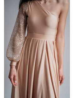   Nicola – pezsgő színű maxi ruha aszimmetrikus felsőrésszel