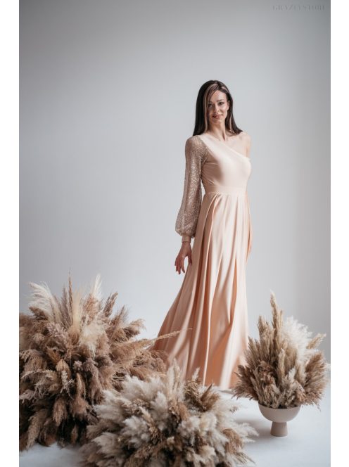 Nicola – pezsgő színű maxi ruha aszimmetrikus felsőrésszel