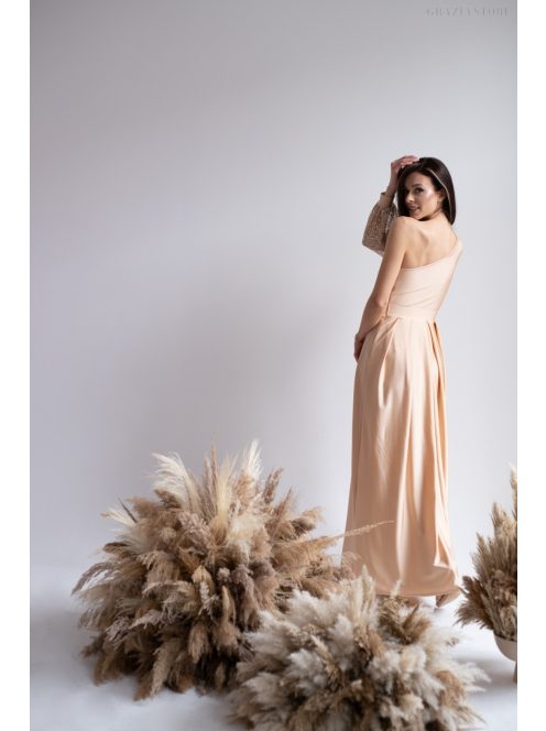 Nicola – pezsgő színű maxi ruha aszimmetrikus felsőrésszel