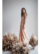 Nicola – pezsgő színű maxi ruha aszimmetrikus felsőrésszel