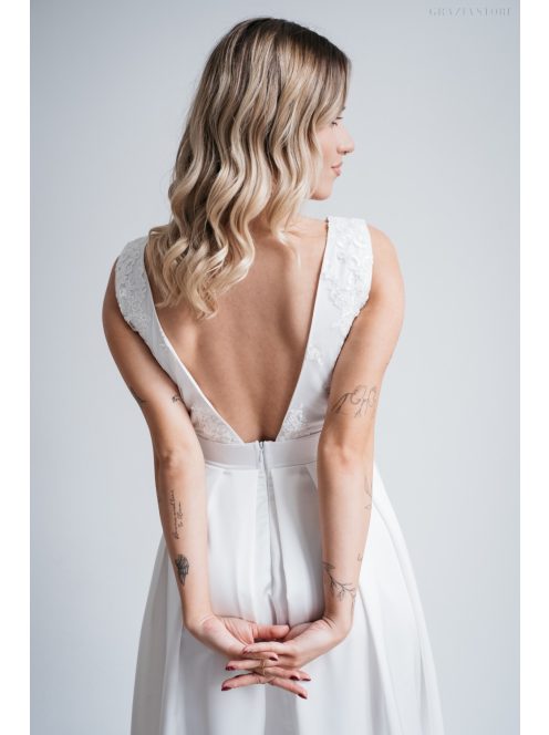 Peggi - Csipke rátétes, hátnélküli fehér maxi ruha 