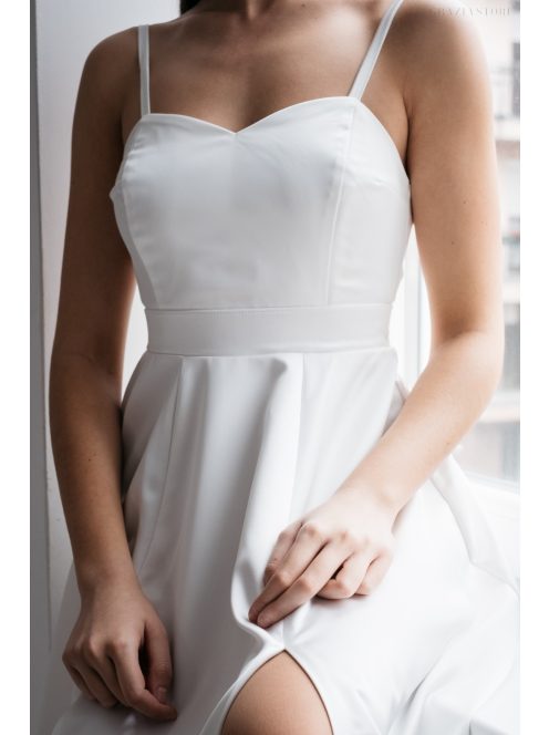 Dália – fehér szatén maxi furfangos hátrésszel