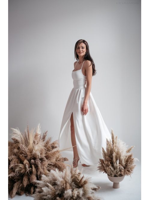 Madleine – fehér szatén maxi ruha hátán pántokkal 