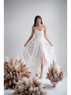 Madleine – fehér szatén maxi ruha hátán pántokkal 