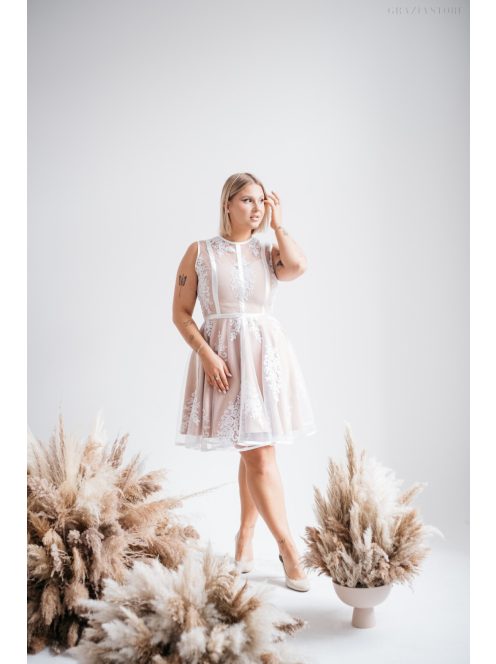 Alexa – csipke és szatén rátétes fehér mini ruha