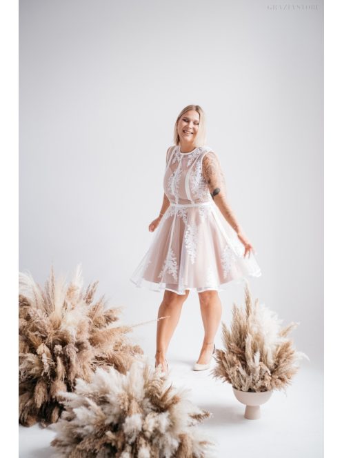 Alexa – csipke és szatén rátétes fehér mini ruha