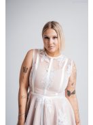 Fehér mini ruha csipke és szatén rátéttel, kör szoknyával.