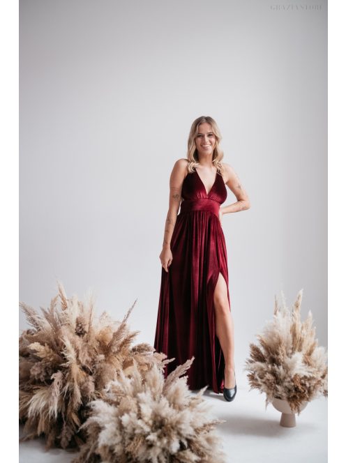 Emma - V-kivágású bordó bársony ruha különleges hátrésszel 