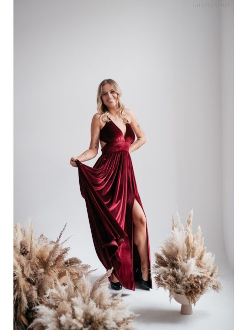Emma - V-kivágású bordó bársony ruha különleges hátrésszel 