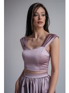 Alkalmi szetteket kiegészítő mályva színű szatén crop top.