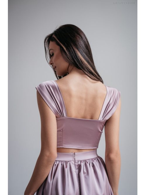 Alkalmi szetteket kiegészítő mályva színű szatén crop top.