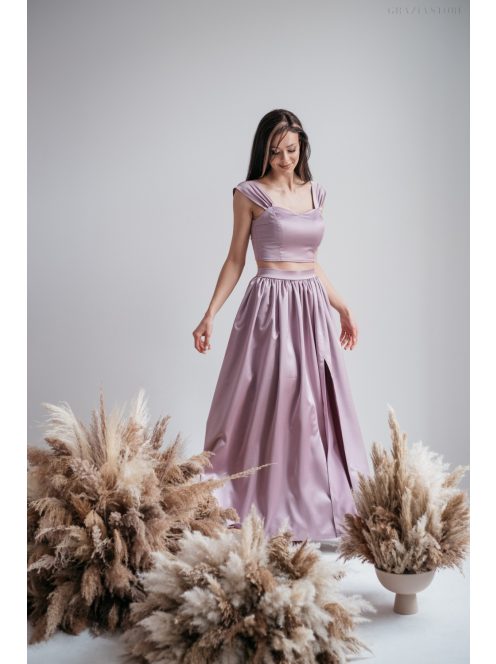Alkalmi szetteket kiegészítő mályva színű szatén crop top.