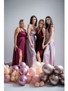 Alkalmi szetteket kiegészítő mályva színű szatén crop top.