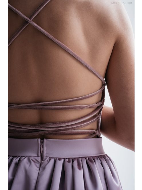 Madleine - mályva színű szatén és bársony maxi ruha hátán pántokkal 