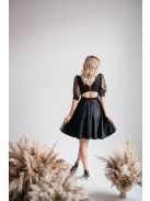 Andrea – Fekete csipke ruha, puffos ujjakkal és különleges hátkivágással