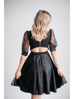   Andrea – Fekete csipke ruha, puffos ujjakkal és különleges hátkivágással