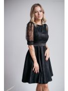 Andrea – Fekete csipke ruha, puffos ujjakkal és különleges hátkivágással