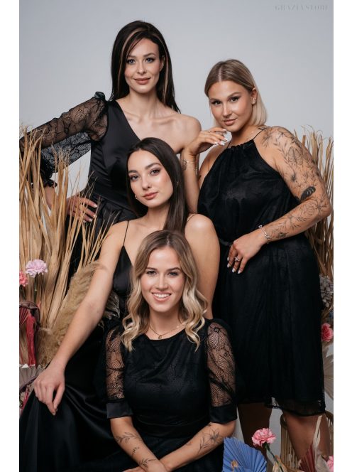 Fekete, one-size mini ruha szatén övvel, elegáns csipkéből.