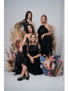 Fekete, one-size mini ruha szatén övvel, elegáns csipkéből.