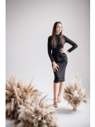 Egy igazán nőies, szűk szabású fekete színű midi ruha.