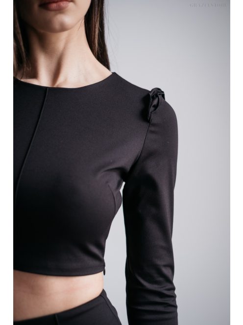 Egyszerű és elegáns hosszú ujjú, fekete crop-top.