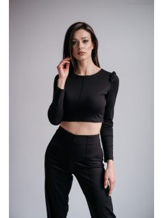 Egyszerű és elegáns hosszú ujjú, fekete crop-top.
