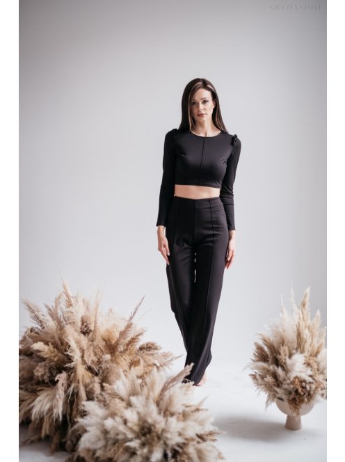 Egyszerű és elegáns hosszú ujjú, fekete crop-top.