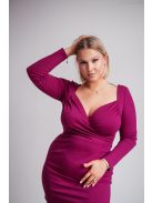 Egy igazán nőies, magenta színben készült mini ruha, melyet az őszi-téli időszaknak kedvező hosszú u