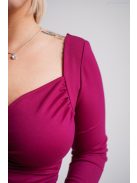 Egy igazán nőies, magenta színben készült mini ruha, melyet az őszi-téli időszaknak kedvező hosszú u