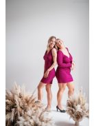 Egy igazán nőies, magenta színben készült mini ruha, melyet az őszi-téli időszaknak kedvező hosszú u