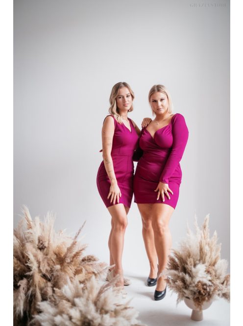 Egyszerű, de nagyszerű, magenta színben készült mini ruha. 
