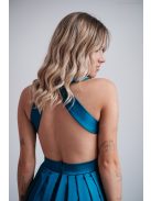 Petrolkék szatén maxi ruha aszimmetrikus szoknyarésszel.