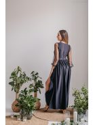 Kifinomult Stílusú Fekete Színű Maxi Ruha Átlapolt Mellrésszel Tüll Ujjakkal.
