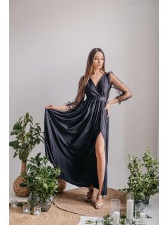 Kifinomult Stílusú Fekete Színű Maxi Ruha Átlapolt Mellrésszel Tüll Ujjakkal.