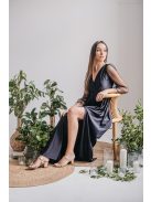 Kifinomult Stílusú Fekete Színű Maxi Ruha Átlapolt Mellrésszel Tüll Ujjakkal.