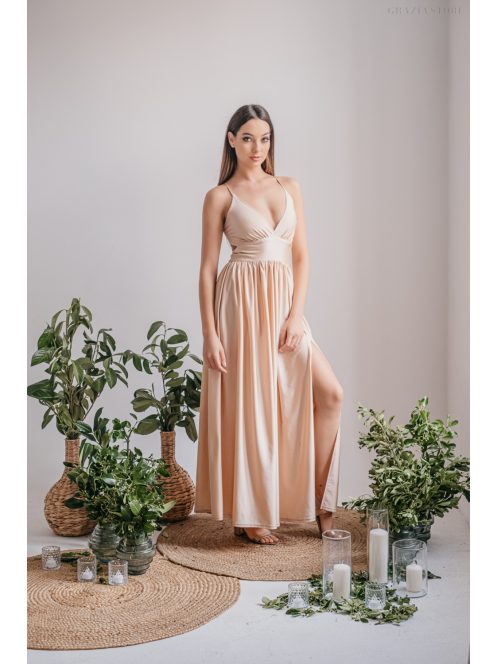 Emma - V-kivágású make-up színű elasztikus anyagú ruha különleges hátrésszel