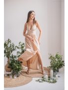 Emma - V-kivágású make-up színű elasztikus anyagú ruha különleges hátrésszel