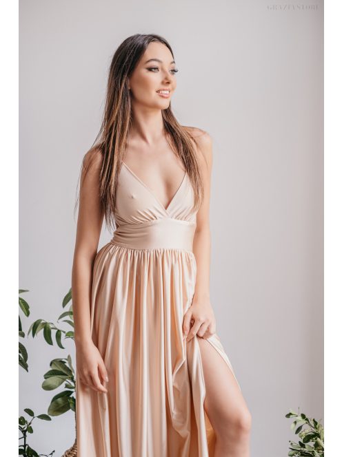 Emma - V-kivágású make-up színű elasztikus anyagú ruha különleges hátrésszel